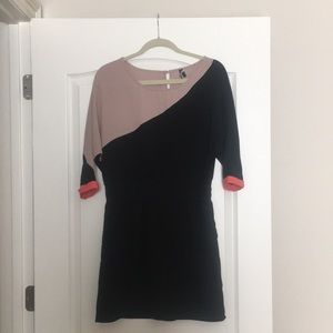 Black and Tan midsleeve dress